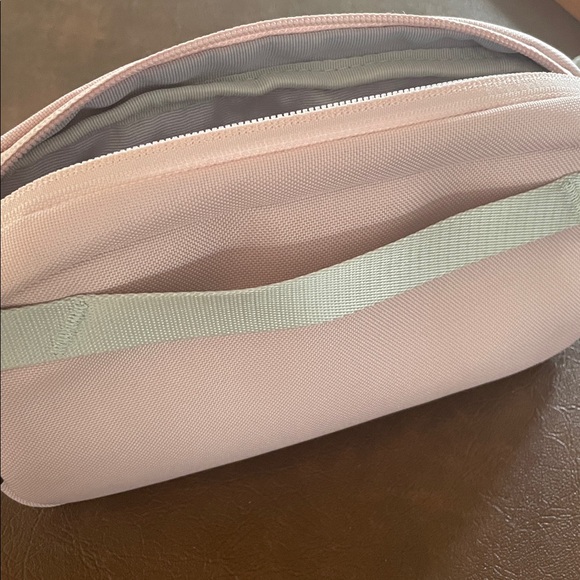 Tomtoc Pink Electronic/Cosmetic Bag - Picture 4 of 9